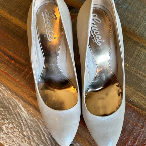 🍾💟🥂AUTHENTIC GUCCI Leather Platform tan/cream Pumps - Great Condition!🍾🥂 - Picture 10 of 16